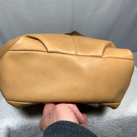 Coach Smooth Tan Duffle Shoulder Bag F15064 - Picture 6 of 13